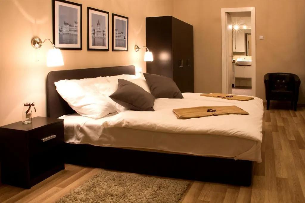 Budapest Ville Bed & Breakfast 3*,